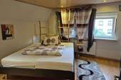 Schlafzimmer/Kinderzimmer 1 OG - 