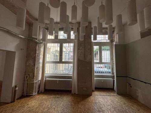 Innenraum, zum Hof - 