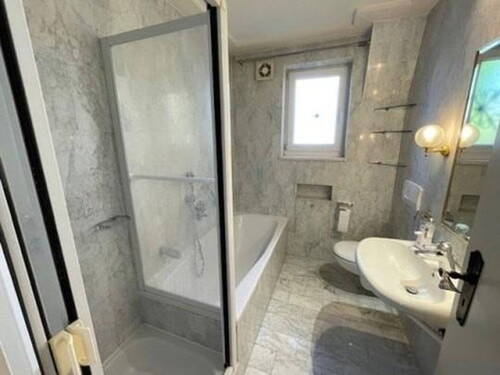 Bad/Dusche EG - 