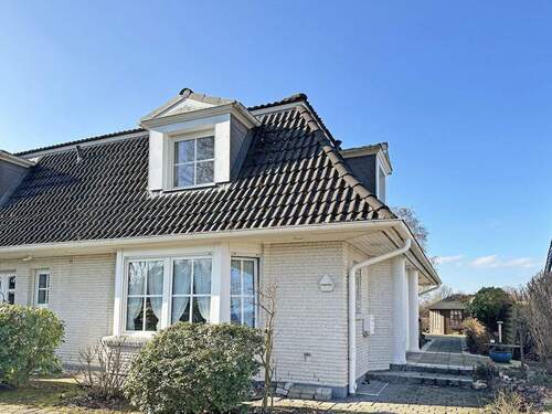 Vorderansicht - 4 Zimmer Doppelhaushälfte zum Kaufen in Norderstedt