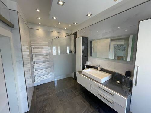 Modernes Badezimmer - 