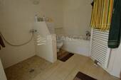 Bad mit Dusche und Badeanne - 