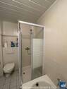Bad mit Wanne und Dusche - 
