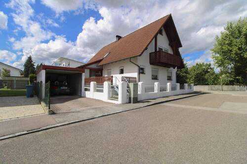 Rückansicht mit Garage - 
