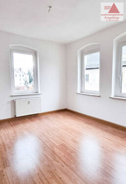 Wohnzimmer - 2 Zimmer Etagenwohnung zur Miete in Lichtenstein/Sachsen / Rödlitz