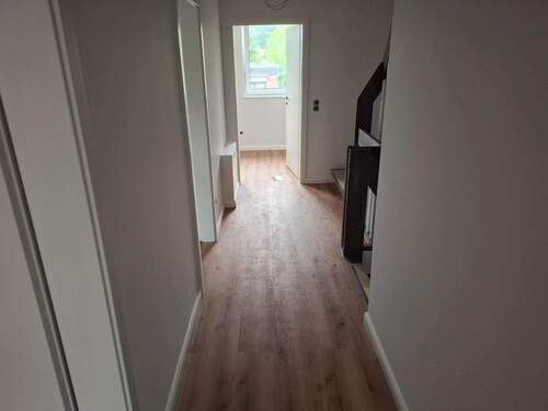 Innenbilder Quickborn, Birkenweg 8 - Flur OG 2.jpg - 