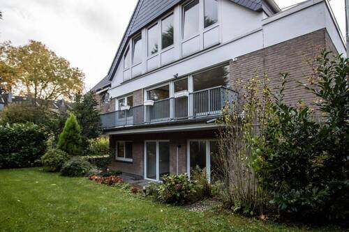 Außenansicht hinten - Ein Haus, das Eindruck macht - Großzügig wohnen in bester Lage von Krefeld-Bockum