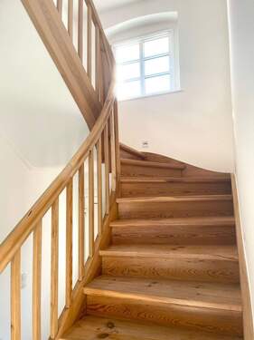 Holztreppe bei Tag - 