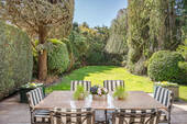 Idyllische Südterrasse mit Blick in den herrlichen Garten - Großzügige Doppelhaushälfte mit idyllischem Garten und hoher Privatsphäre.