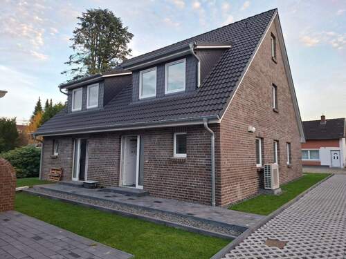 Quickborn, Birkenweg 8 - Eingang.jpg - 5 Zimmer Doppelhaushälfte zum Kaufen in Quickborn