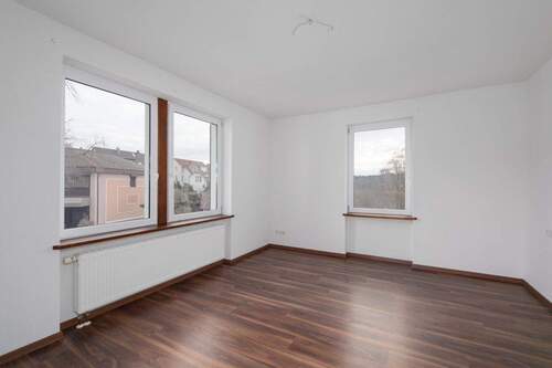 Schlafzimmer EG - Mehrfamilienhaus, Wohnhaus mit 144,20 m&sup2; in Birkenfeld zum Kaufen