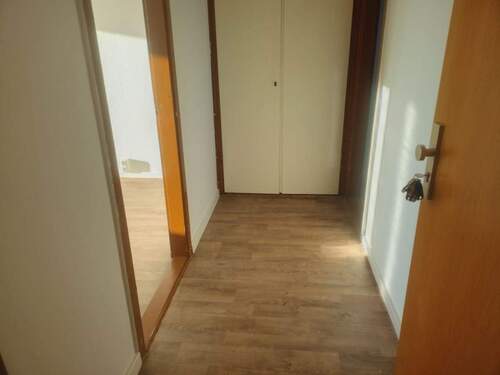 Flur - 1 Zimmer Etagenwohnung zur Miete in Berge
