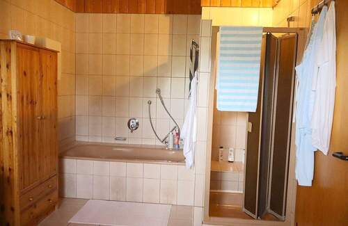 Badezimmer OG Haupthaus - 
