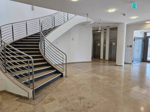 Treppenhaus - Attraktive Bürofläche mit hervorragender Infrastruktur; Bürohaus 1. OG