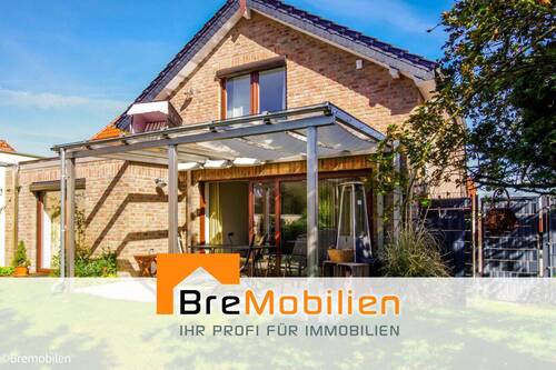 Blick aufs Haus Rückseite - Stilvoll modernisierte DHH in gefragter Lage von Bremen Alt-Osterholz - mit traumhaften Garten