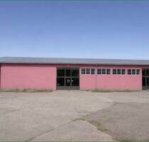 Warmhalle in Burg mit Büro- und Freifläche zu vermieten