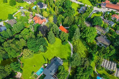 von oben - Grundstück in Berg-Mörlbach