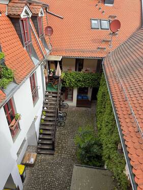 Ansicht in den Innenhof - 4 Zimmer Etagenwohnung zum Kaufen in Weimar