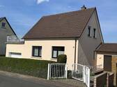 Frontansicht - Schönes Zuhause mit großem Grundstück auf dem Niederberg!