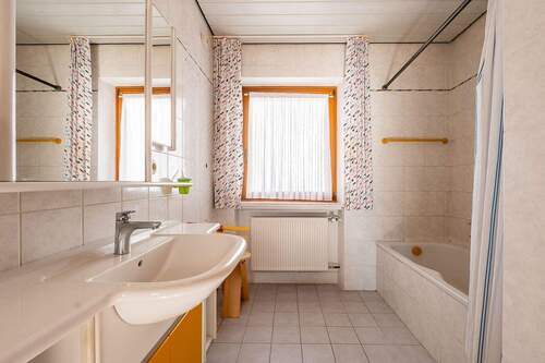 18367 Badezimmer - Mehrfamilienhaus, Wohnhaus mit 165,00 m&sup2; in Gerolstein zum Kaufen