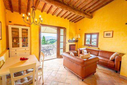 Bild 1 - Lajatico ! Ansprechende Wohnung mit Gemeinschaftspool und Garten I Immobilie Toskana