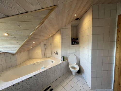 Badezimmer - Etagenwohnung mit 60,70 m&sup2; in Goldbach zum Kaufen