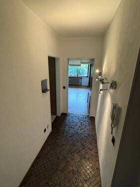 Wohnungseingang - 6 Zimmer Etagenwohnung in Meerbusch