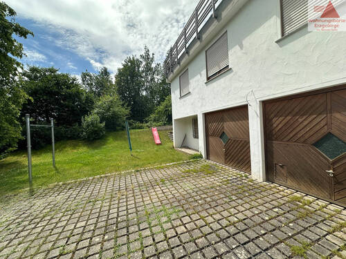 Zufahrt Garage - Mehrfamilienhaus, Wohnhaus mit 235,00 m² in Lichtenstein/Sachsen zum Kaufen