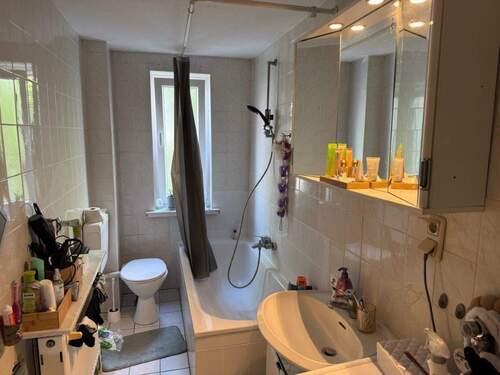 Badezimmer - Etagenwohnung mit 52,00 m&sup2; in Kassel zum Kaufen