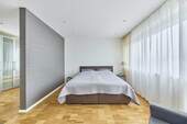 Schlafzimmer mit Ankleide & Balkon - 