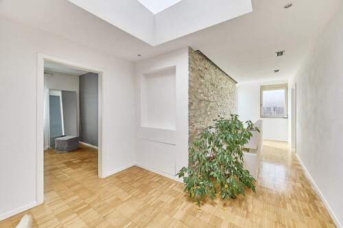 Flur mit Flachdachfenster - 