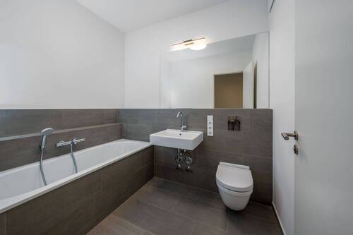 4 - 3 Zimmer Etagenwohnung in Berlin