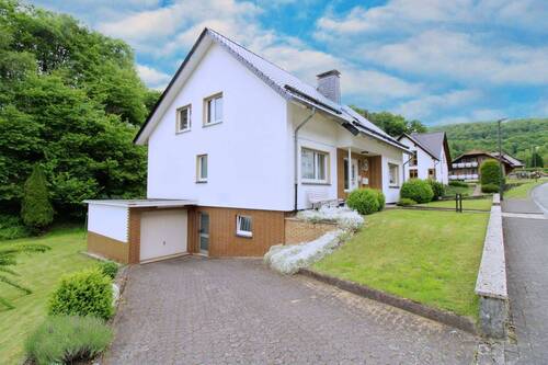 Haus mit Garage - Wo Familie Zuhause ist - Raum für Generationen, Ruhe für alle'