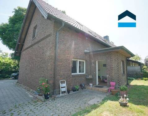 Hauseingang zur Wohnung im OG - 