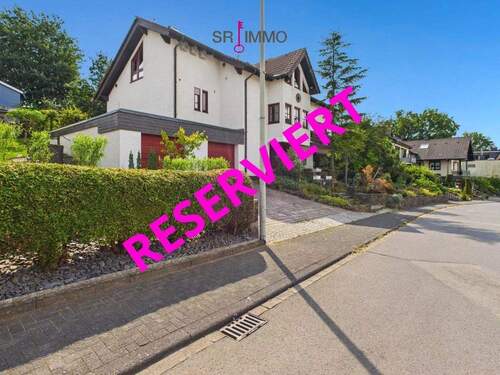 Bild 1 - Großzügiges Wohnhaus mit Einliegerwohnung in ruhiger Lage von Gillenfeld