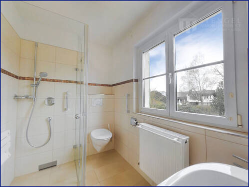 Badezimmer - 7 Zimmer Einfamilienhaus zum Kaufen in Langenargen