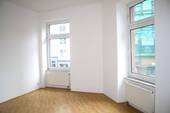 Wohnzimmer - Sachsenhausen Nord, schöner Altbau mit 10 Einheiten, 8 Wohnungen + 2 Läden in guter Lage!