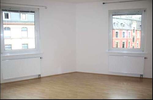 Wohnzimmer - 2 Zimmer Mehrfamilienhaus, Wohnhaus zum Kaufen in Frankfurt am Main