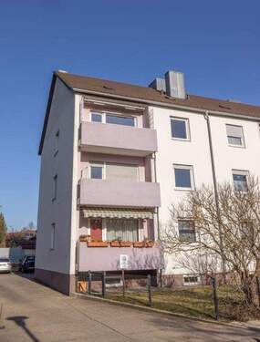 Hausansicht Balkonseite - Gemütliche 3-Zi. ETW mit Balkon in Oberasbach Wohnung kaufen