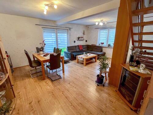 Wohnzimmer - 7 Zimmer Einfamilienhaus zum Kaufen in Untersteinbach