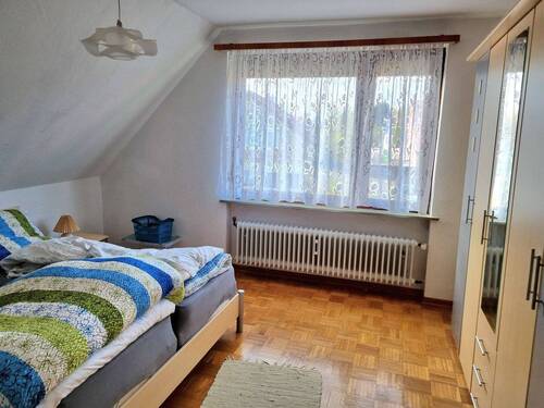 Schlafzimmer, DG - 