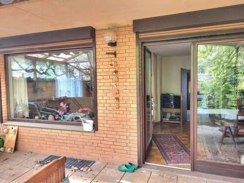 Blick von der Terrasse zum Wohnzimmer - 