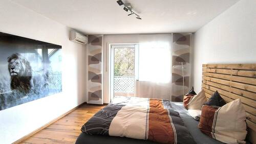 Schlafzimmer m. Parkettboden - 