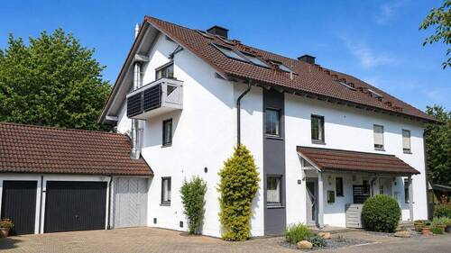 Südostseite mit Stellplätzen - 5 Zimmer Doppelhaushälfte zum Kaufen in Mühldorf am Inn