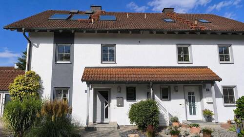 Ostseite Hauseingang - Doppelhaushälfte mit 182,00 m&sup2; in Mühldorf am Inn zum Kaufen