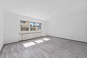 Wohnzimmer Erdgeschoss - 1 Zimmer Mehrfamilienhaus, Wohnhaus zum Kaufen in Singen / Überlingen am Ried