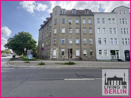 Hausansicht - Frisch sanierte Familien-Wohnung im Erdgeschoss!