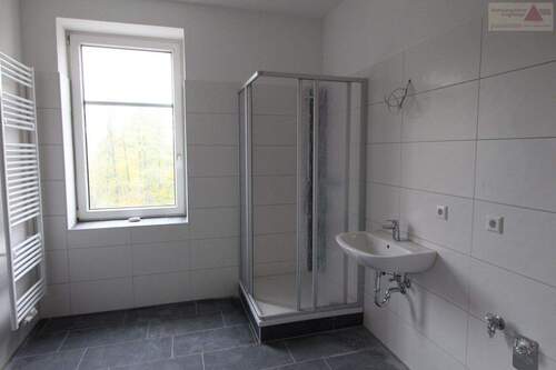 Bad.JPG - 3 Zimmer Etagenwohnung zur Miete in Aue
