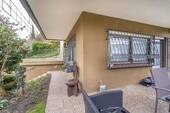 Die Terrasse hat einen separaten Zugang von aussen - 
