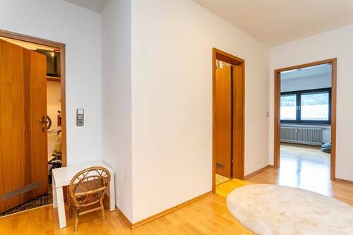 Eingangsdiele / Abstellraum / Bad / Kinderzimmer - 